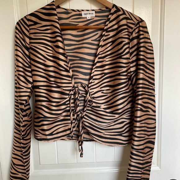 Trendy tiger print tie top from revolve! - Picture 2 of 4